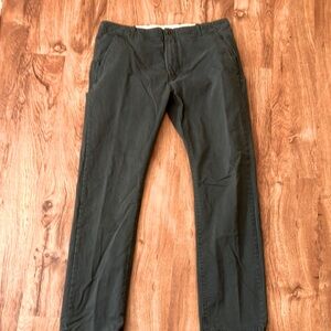 Levi’s green men’s chino cotton twill flat front pants 38x34